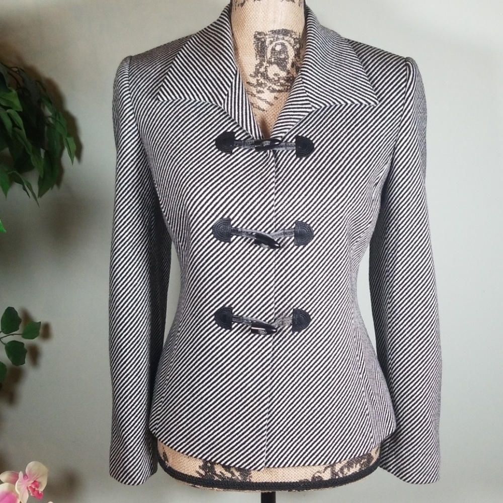 Tahari jacket - Picture 6 of 6